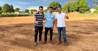 Vereador Júnio de Cesário (PSDB) e o vereador Heitor Andrade (PP), em parceria com a Prefeitura de Porto Nacional, iniciam limpeza da área de lazer do Setor São Francisco